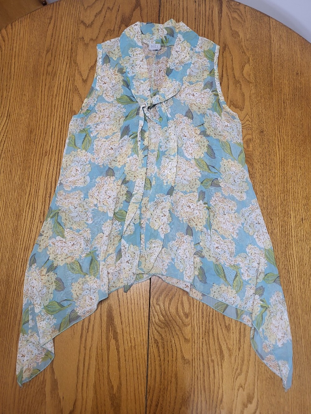 ✨️Suzy Shier Sheer Floral Top sz LG